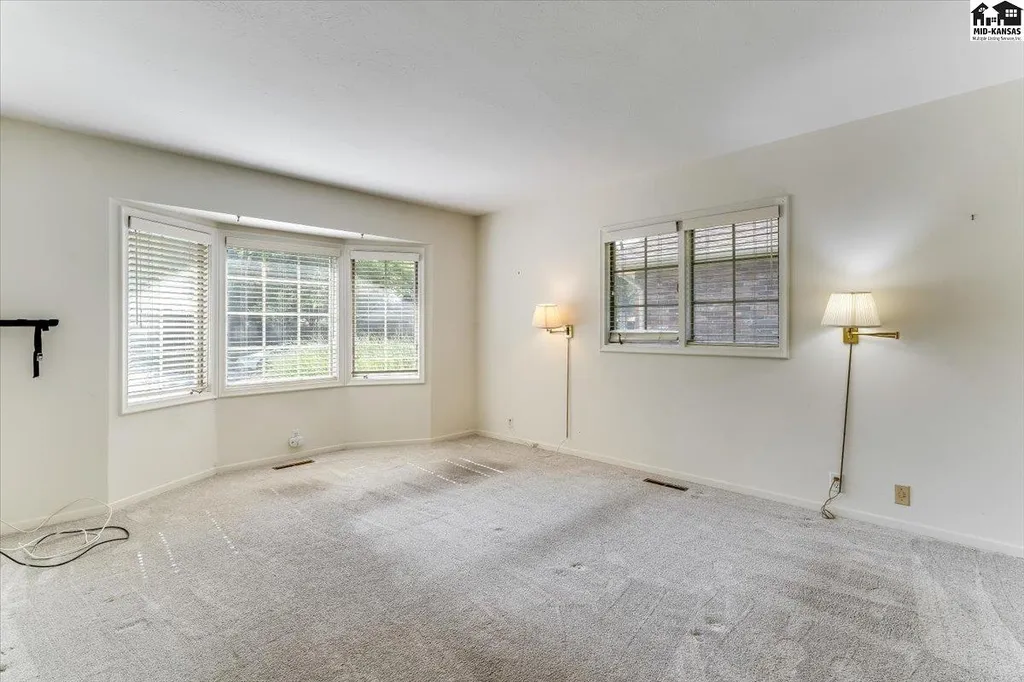 2701 Derenda Drive Hutchinson KS 67502