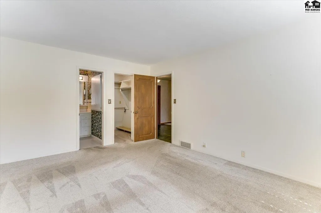 2701 Derenda Drive Hutchinson KS 67502