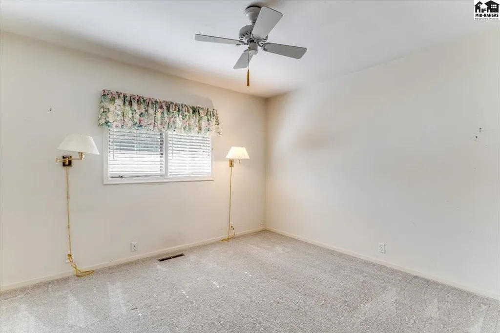 2701 Derenda Drive Hutchinson KS 67502