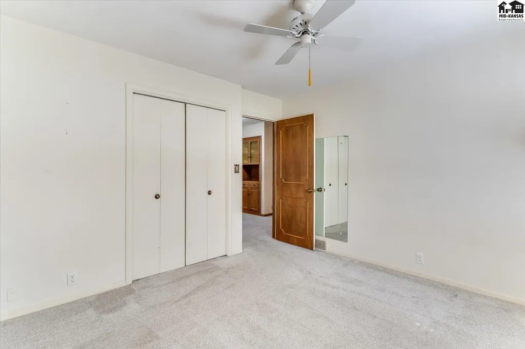 2701 Derenda Drive Hutchinson KS 67502