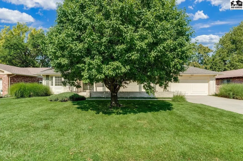 2701 Derenda Drive Hutchinson KS 67502