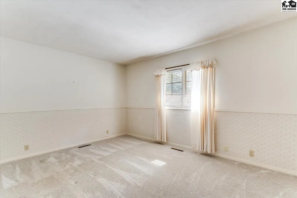 2701 Derenda Drive Hutchinson KS 67502