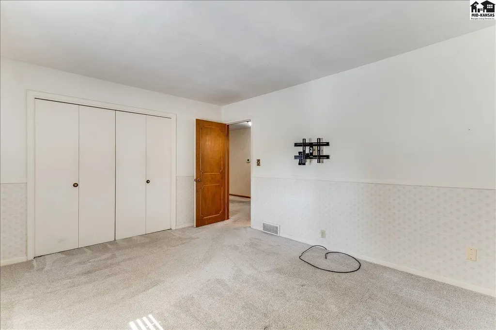 2701 Derenda Drive Hutchinson KS 67502
