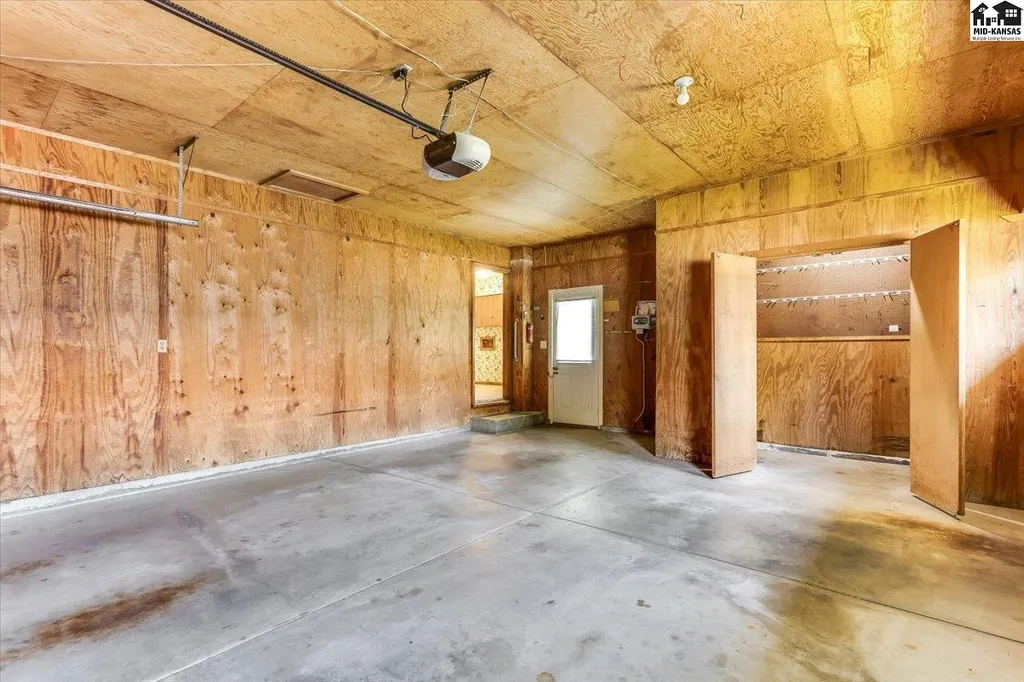 2701 Derenda Drive Hutchinson KS 67502