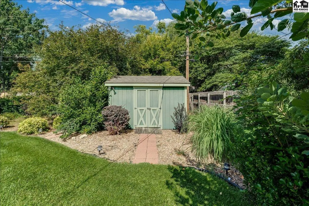 2701 Derenda Drive Hutchinson KS 67502