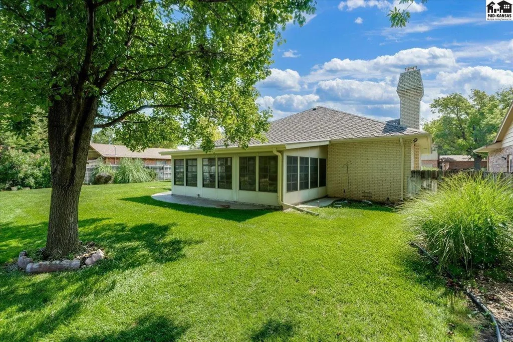 2701 Derenda Drive Hutchinson KS 67502