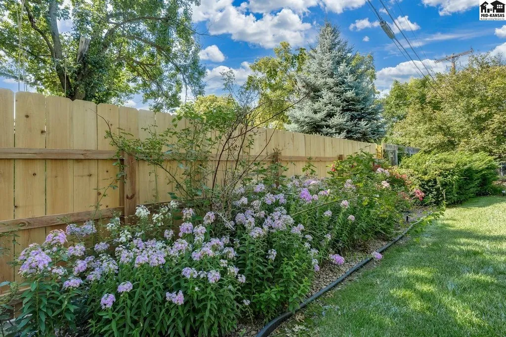 2701 Derenda Drive Hutchinson KS 67502