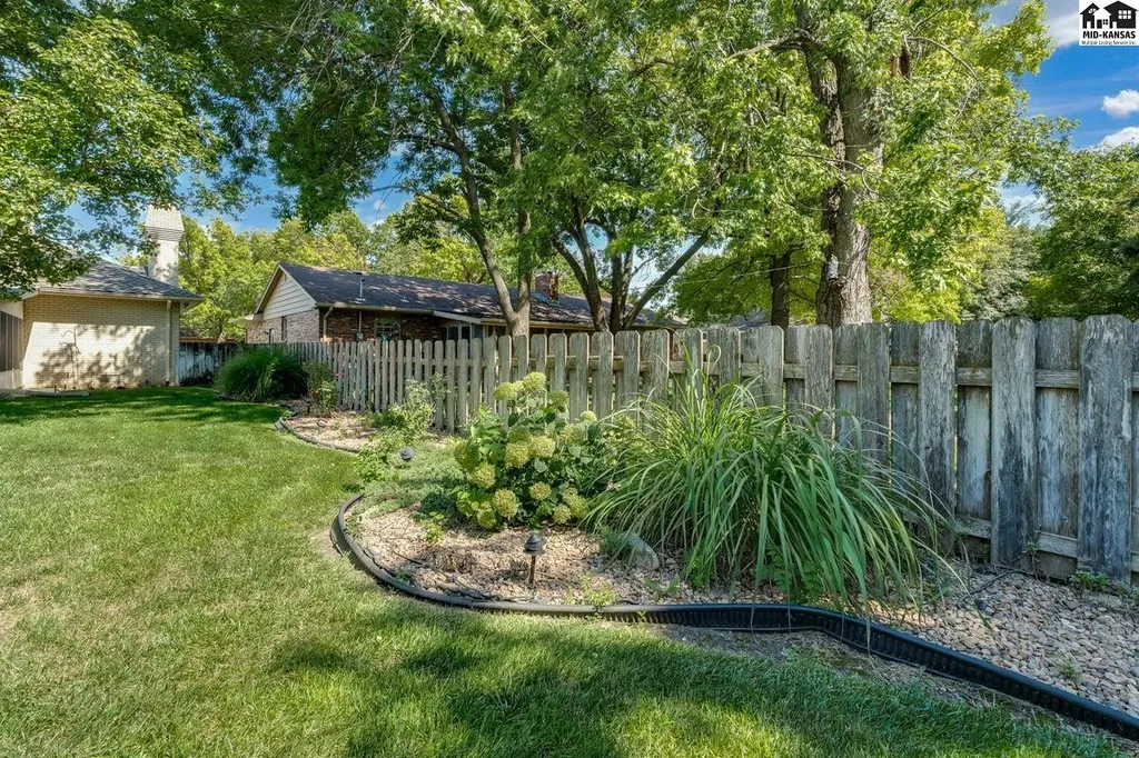 2701 Derenda Drive Hutchinson KS 67502