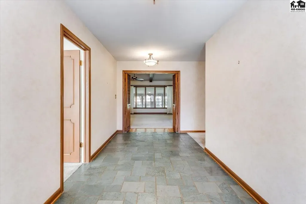 2701 Derenda Drive Hutchinson KS 67502