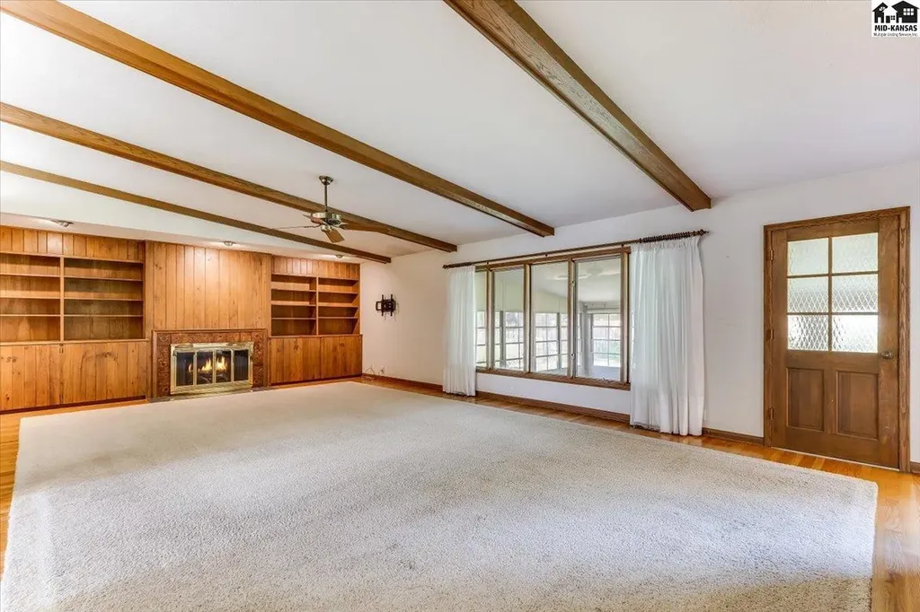 2701 Derenda Drive Hutchinson KS 67502