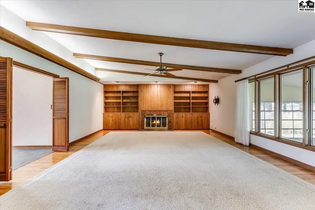 2701 Derenda Drive Hutchinson KS 67502