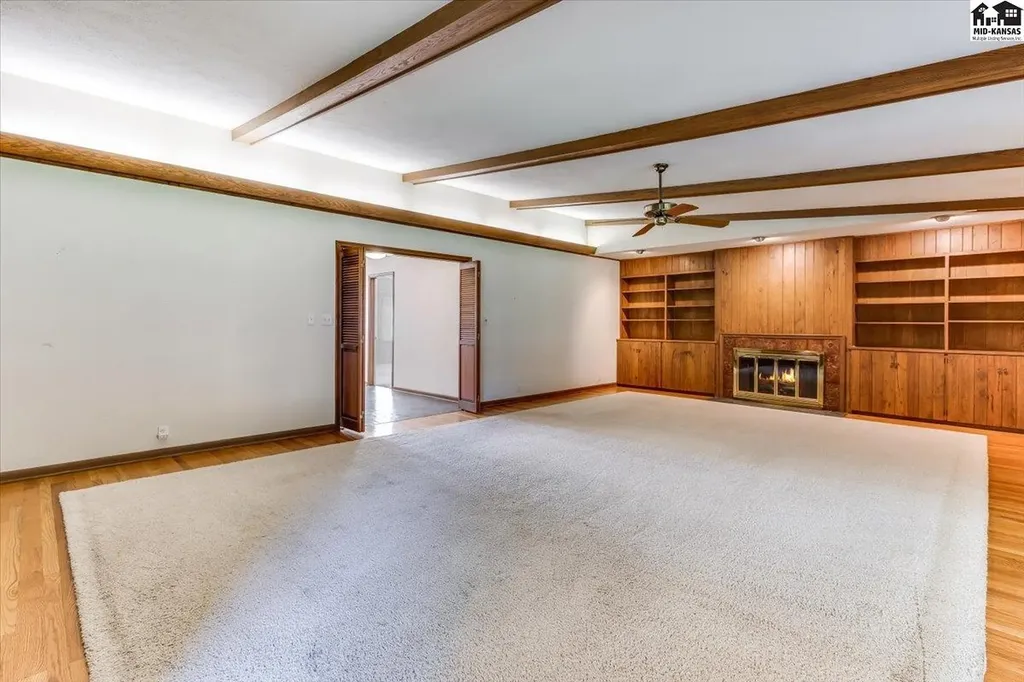 2701 Derenda Drive Hutchinson KS 67502