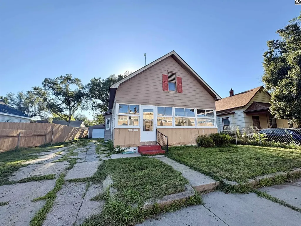 907 N Monroe Street Hutchinson KS 67501