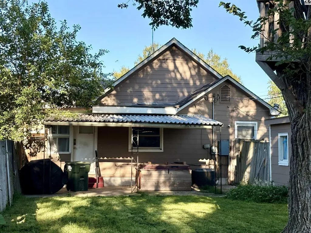 907 N Monroe Street Hutchinson KS 67501
