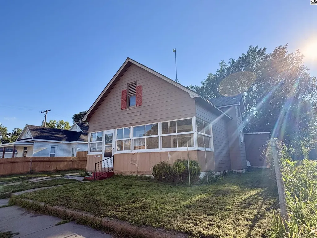 907 N Monroe Street Hutchinson KS 67501