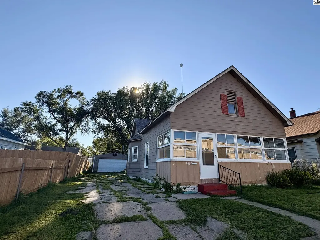 907 N Monroe Street Hutchinson KS 67501