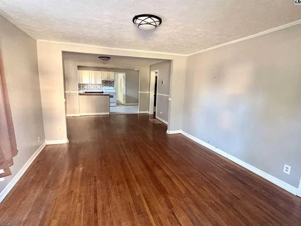 907 N Monroe Street Hutchinson KS 67501
