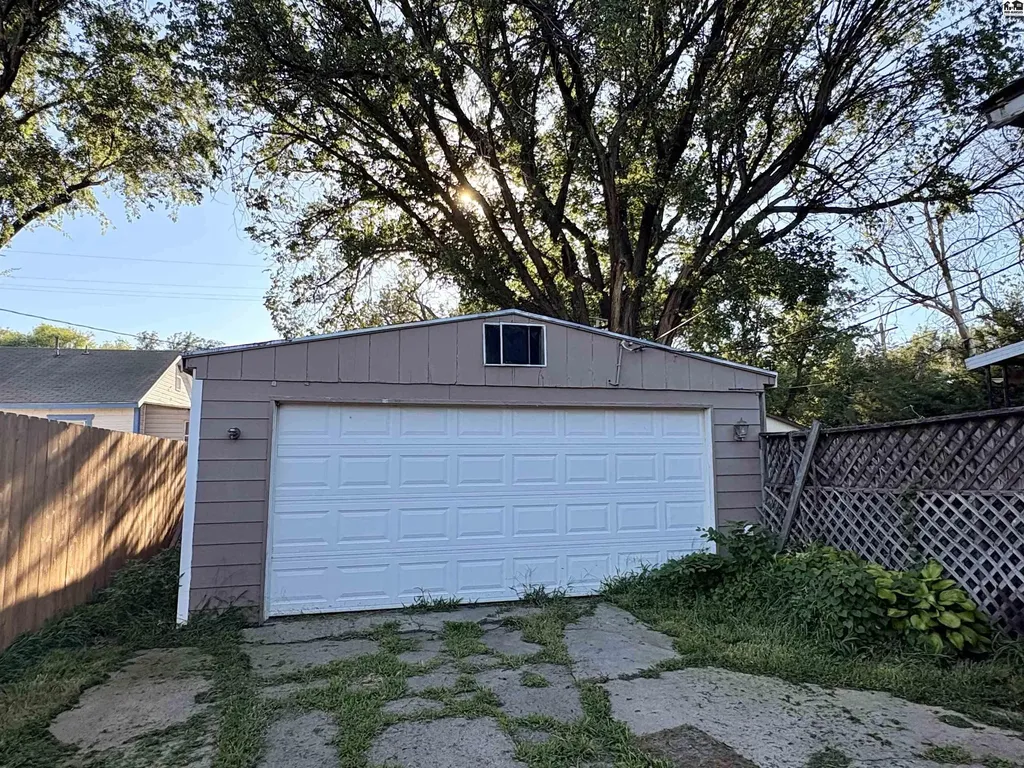 907 N Monroe Street Hutchinson KS 67501