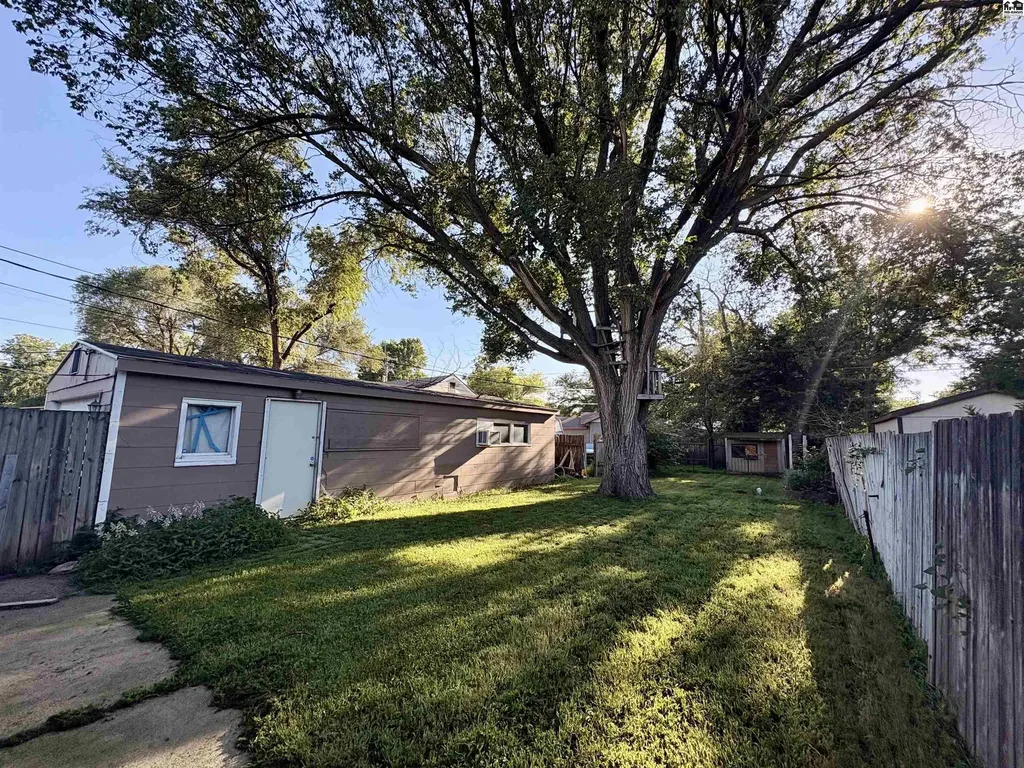 907 N Monroe Street Hutchinson KS 67501