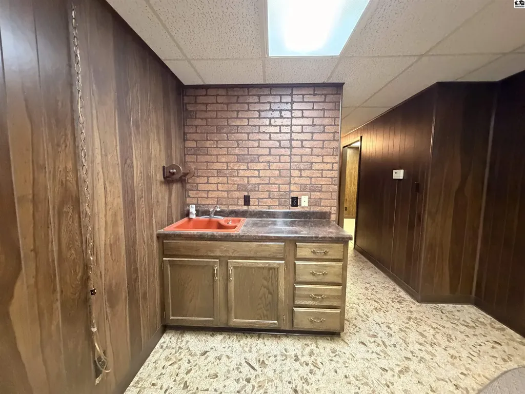 901 W 1st Avenue Hutchinson KS 67501