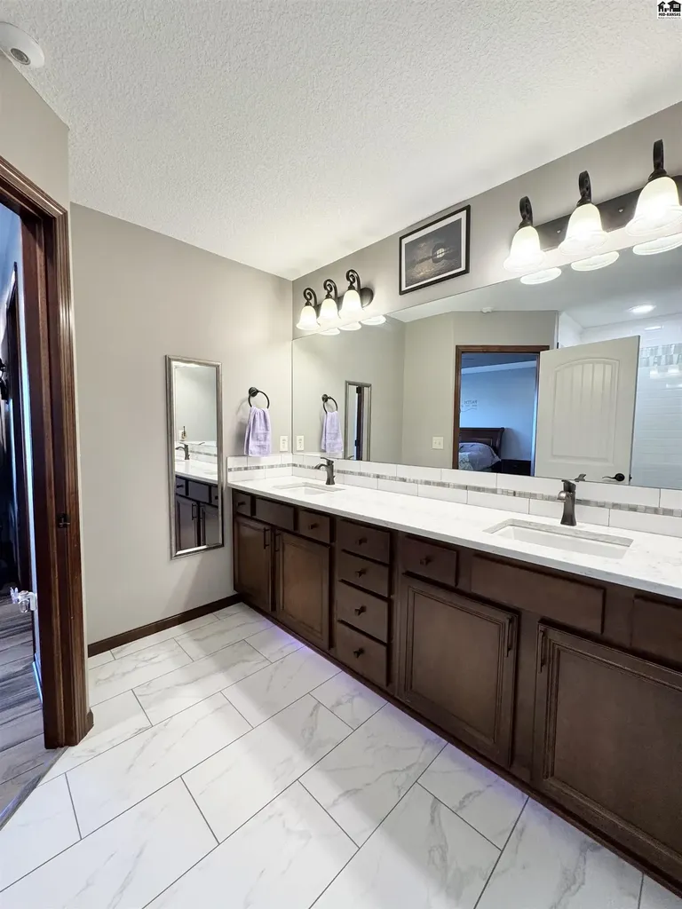 54 Detroit Drive South Hutchinson KS 67505