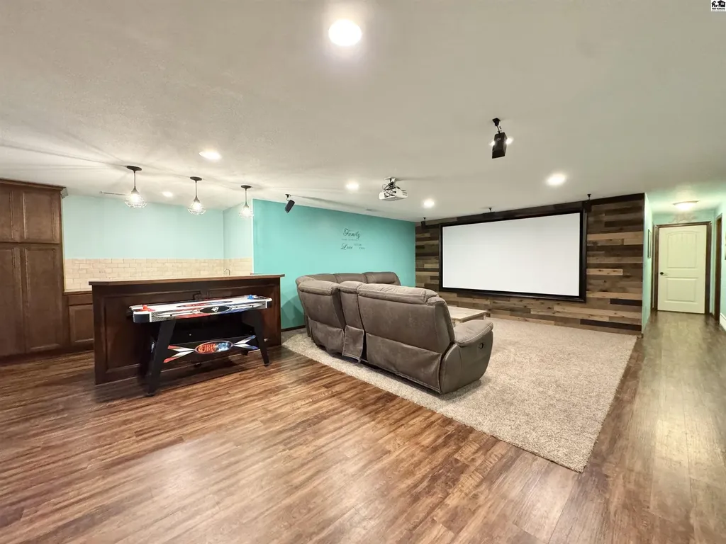 54 Detroit Drive South Hutchinson KS 67505