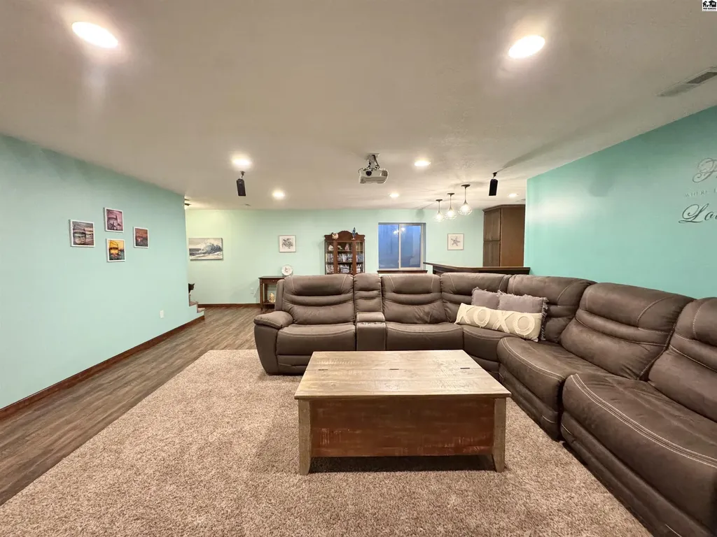 54 Detroit Drive South Hutchinson KS 67505