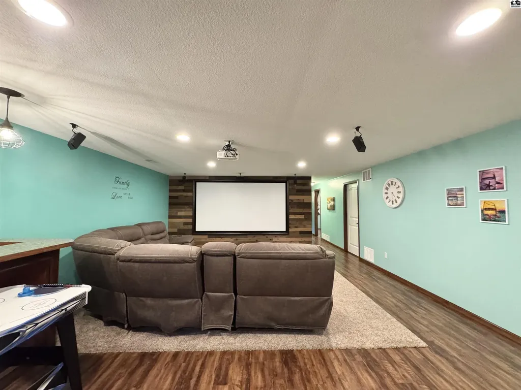 54 Detroit Drive South Hutchinson KS 67505