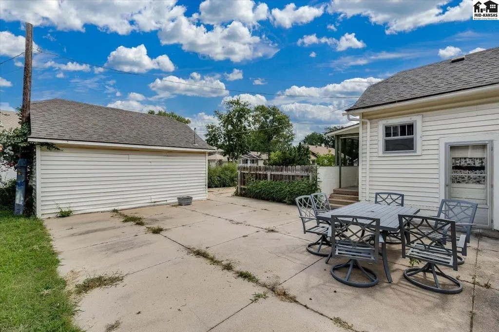 30 E 17th Avenue Hutchinson KS 67501