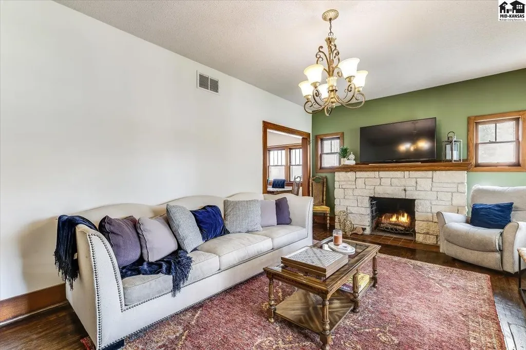 30 E 17th Avenue Hutchinson KS 67501