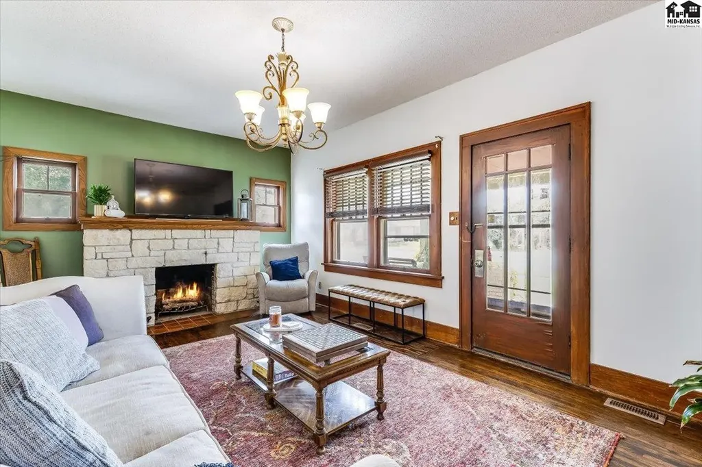 30 E 17th Avenue Hutchinson KS 67501