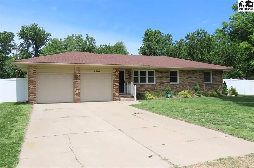 1510 Linda Lane Hutchinson KS 67502