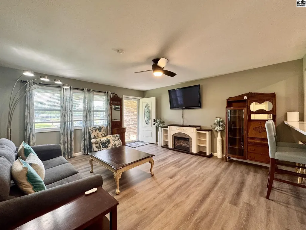 1510 Linda Lane Hutchinson KS 67502