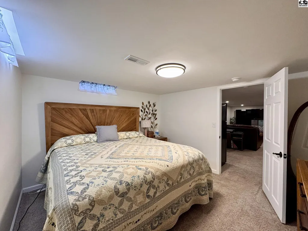 1510 Linda Lane Hutchinson KS 67502