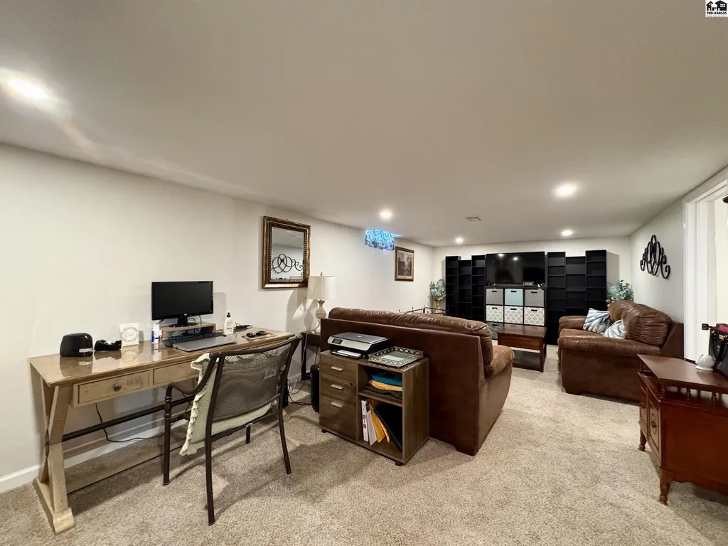 1510 Linda Lane Hutchinson KS 67502