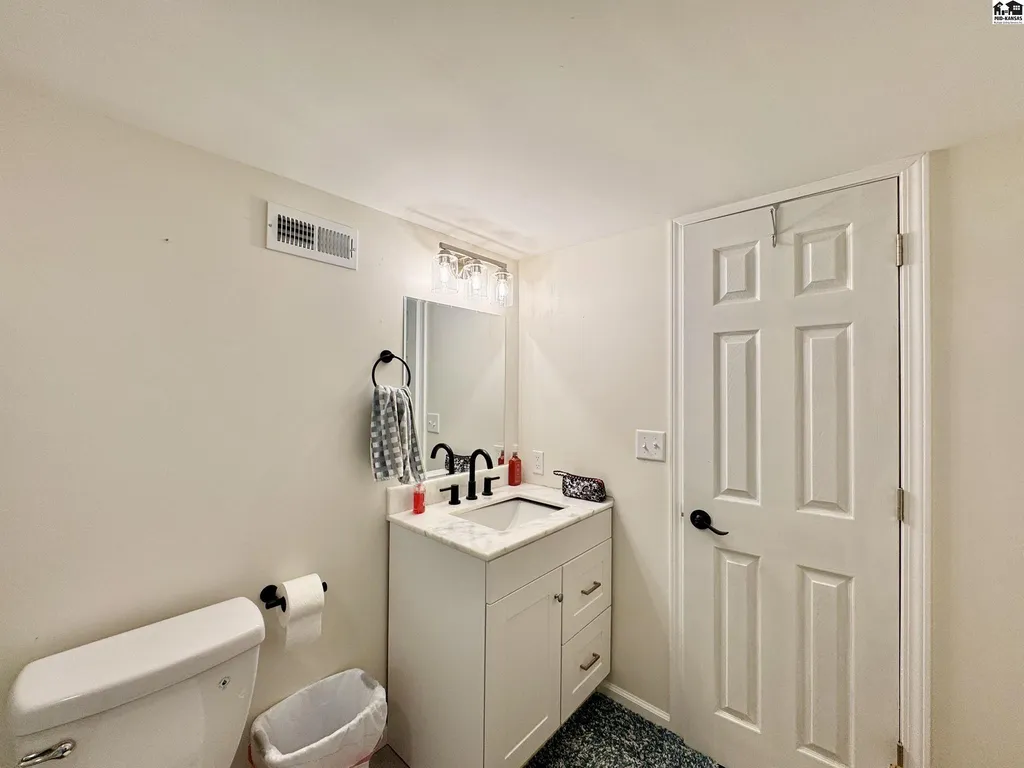 1510 Linda Lane Hutchinson KS 67502