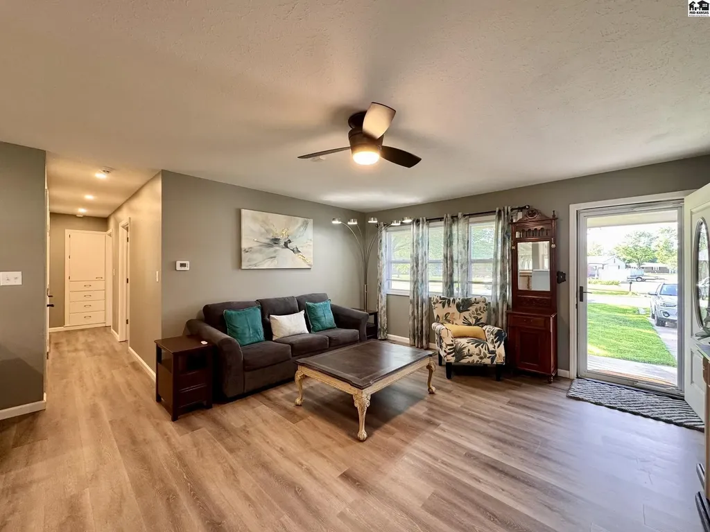 1510 Linda Lane Hutchinson KS 67502