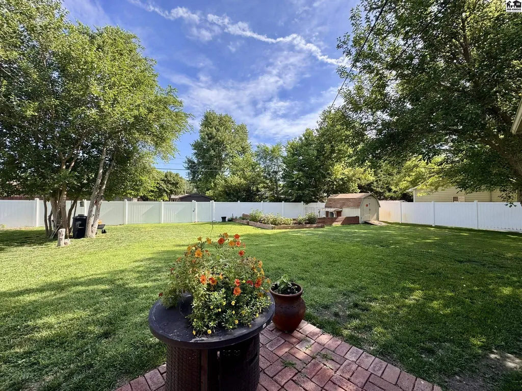 1510 Linda Lane Hutchinson KS 67502