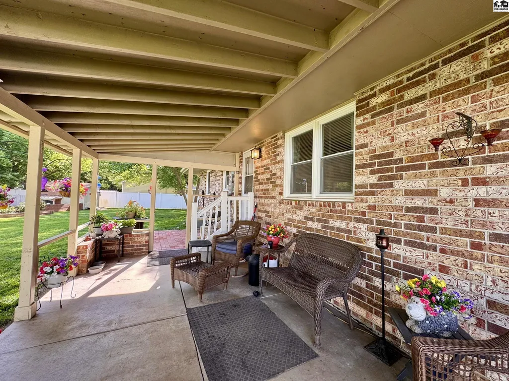 1510 Linda Lane Hutchinson KS 67502