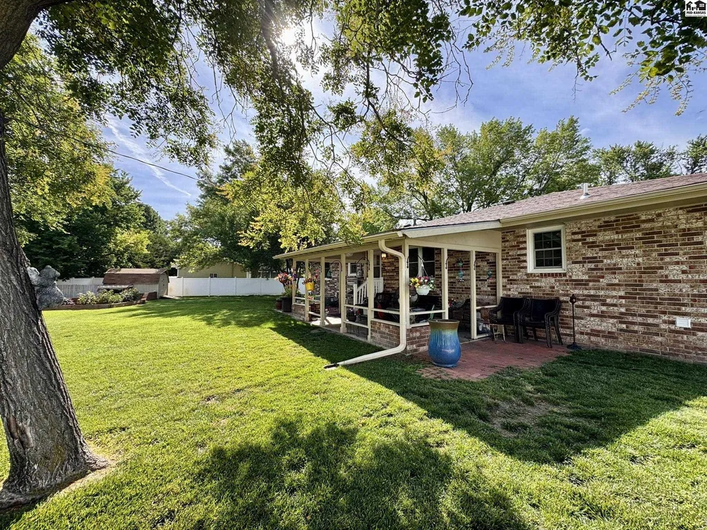 1510 Linda Lane Hutchinson KS 67502