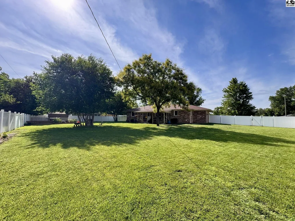 1510 Linda Lane Hutchinson KS 67502