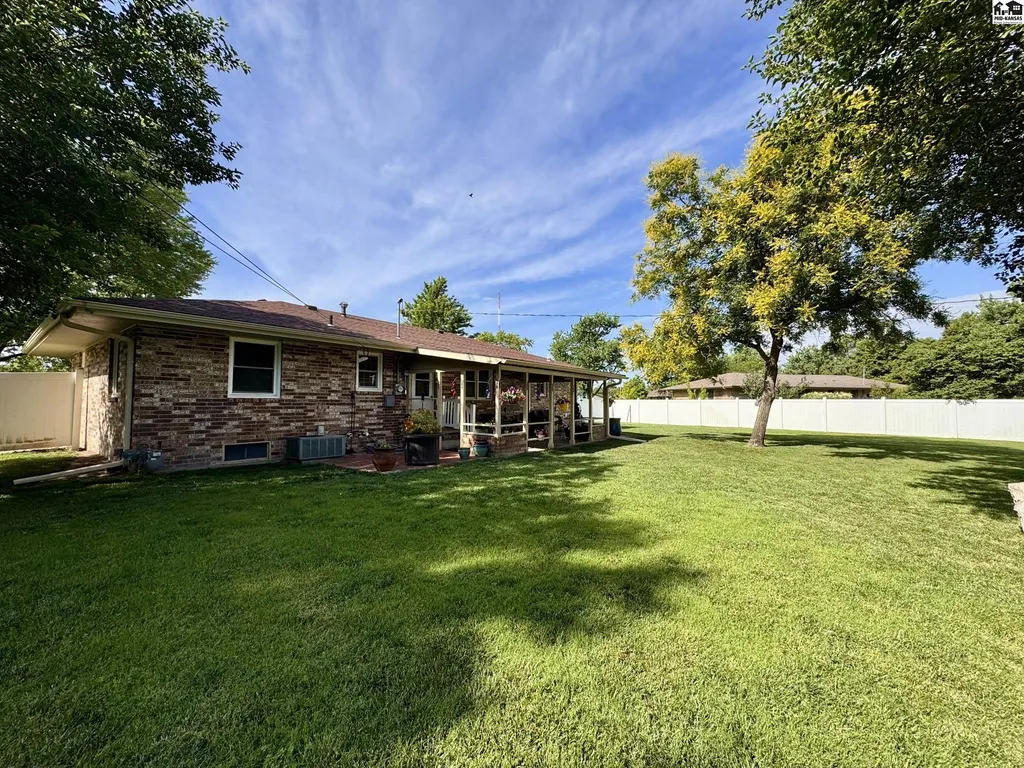1510 Linda Lane Hutchinson KS 67502