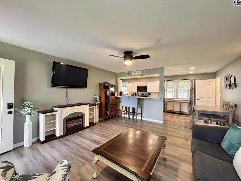 1510 Linda Lane Hutchinson KS 67502
