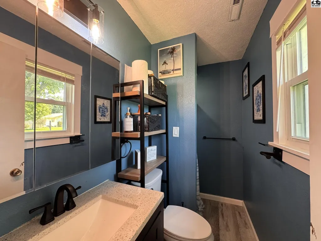 1005 E 32nd Avenue Hutchinson KS 67502