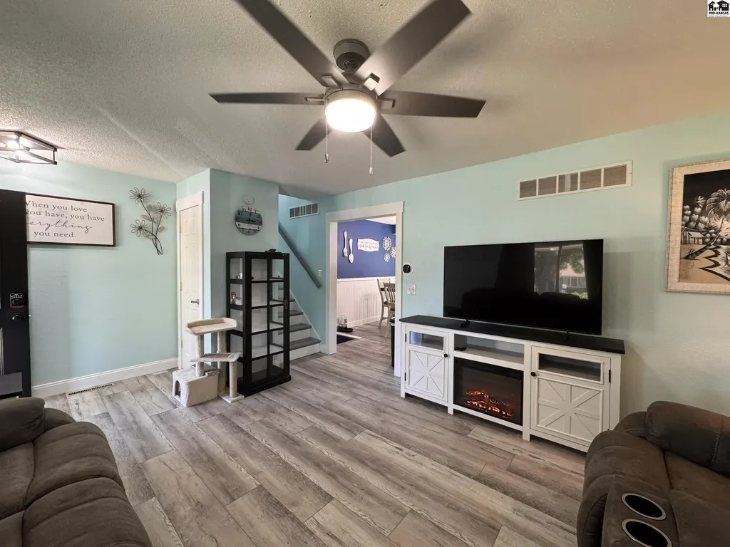 1005 E 32nd Avenue Hutchinson KS 67502