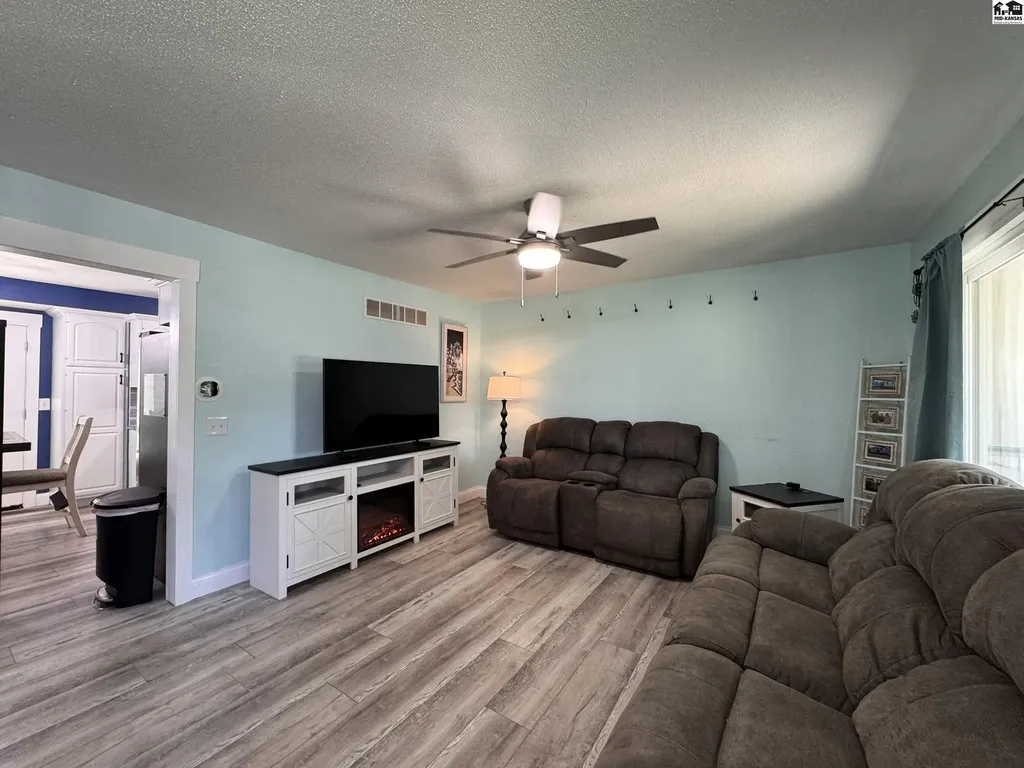 1005 E 32nd Avenue Hutchinson KS 67502