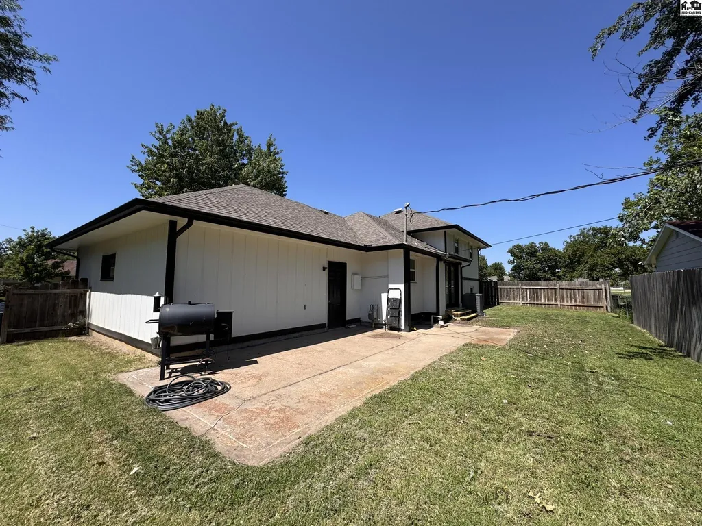 1005 E 32nd Avenue Hutchinson KS 67502