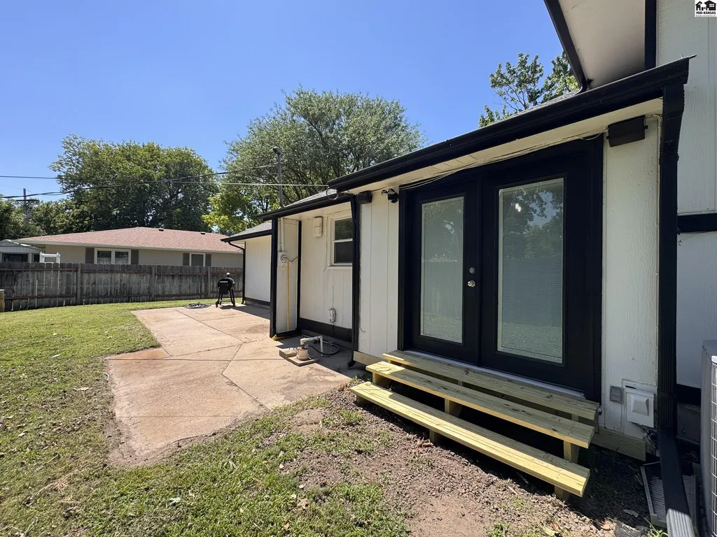 1005 E 32nd Avenue Hutchinson KS 67502
