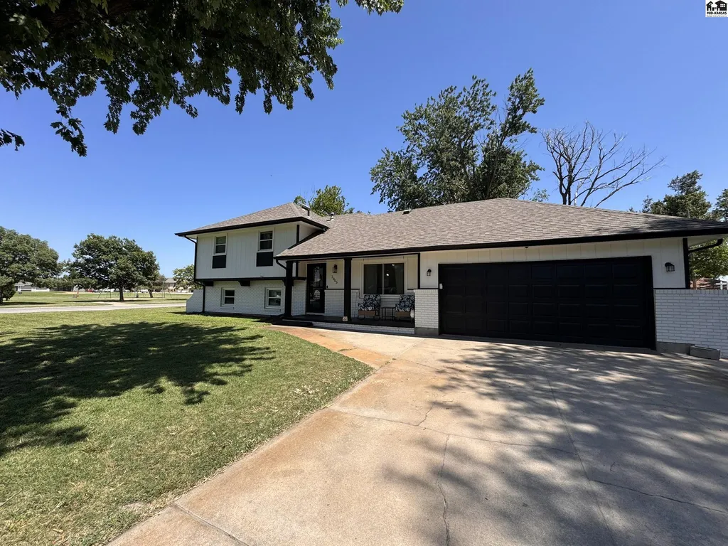 1005 E 32nd Avenue Hutchinson KS 67502