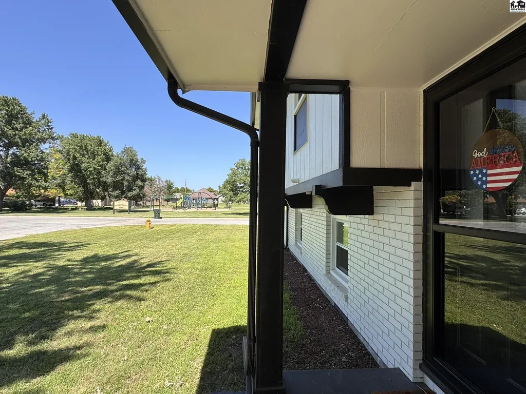 1005 E 32nd Avenue Hutchinson KS 67502